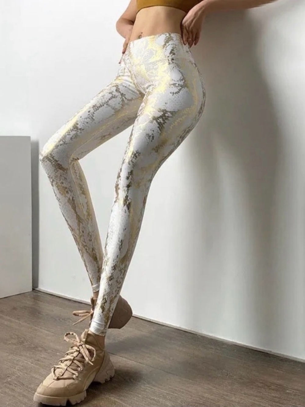 Carbon38 🌼 White and Gold Leggings Snakeskin Print Size XS Like New 🌼